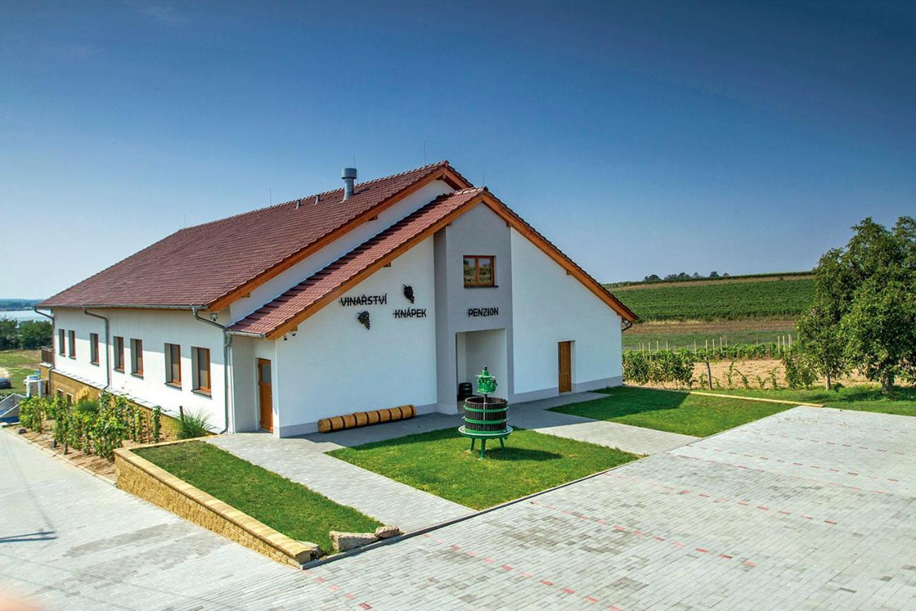 Hotel Vinarstvi & Penzion Knapek Strachotin Esterno foto